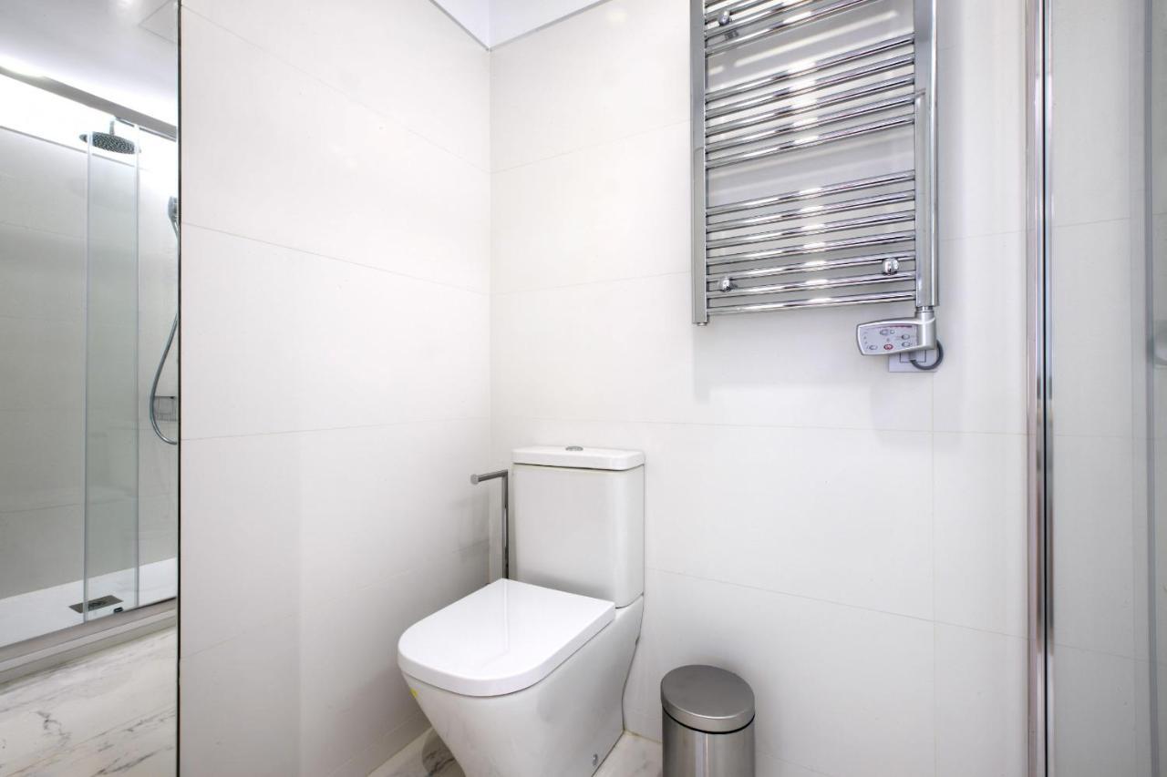Gran Via Suites Madrid Exteriör bild